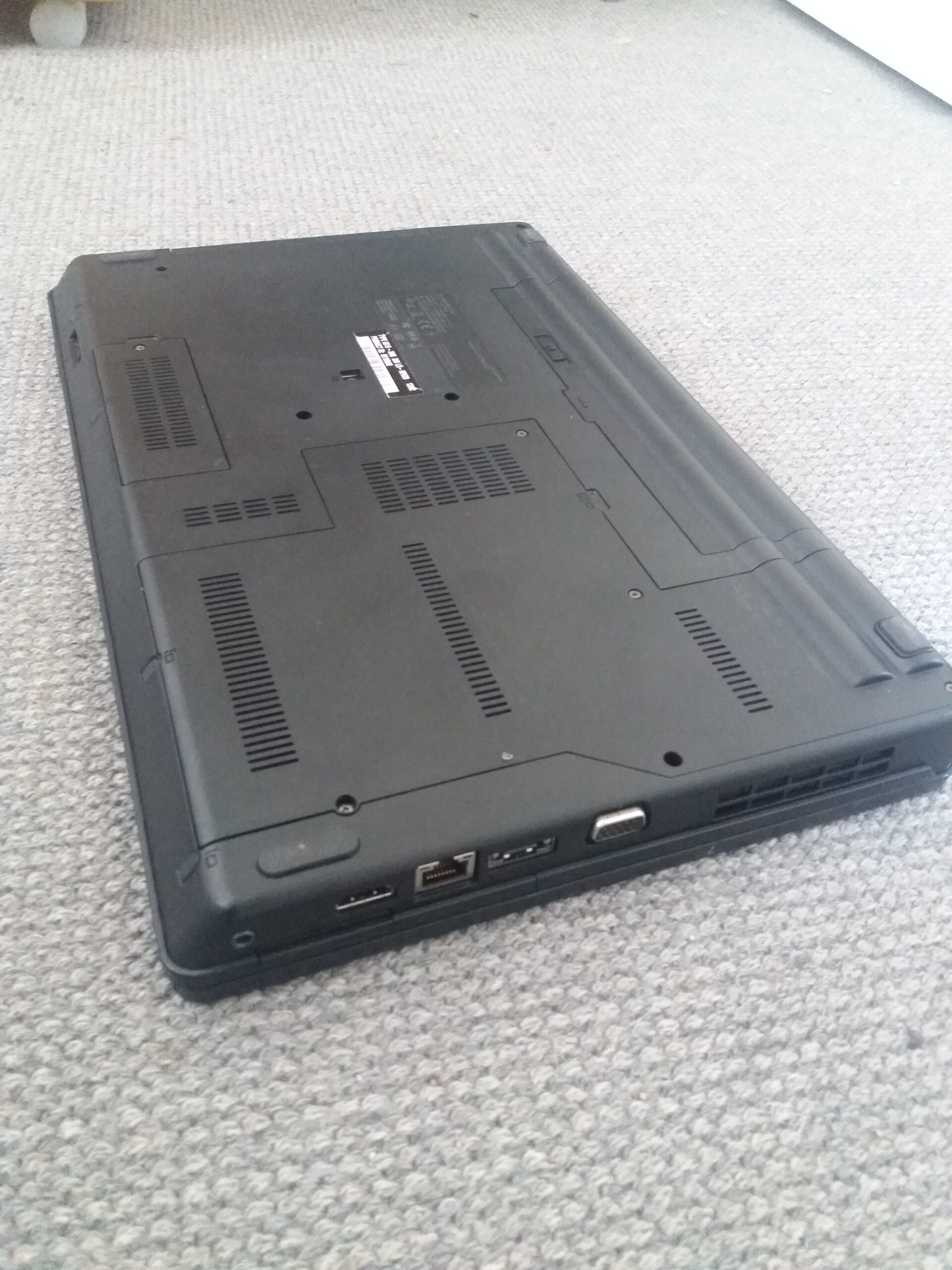 Lenovo Thinkpad-Edge; i3, 4GB, 500GB HDD, 15", Debian Linux - Afbeelding 2